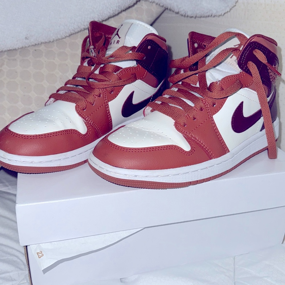 Women’s Air Jordan 1 Mid